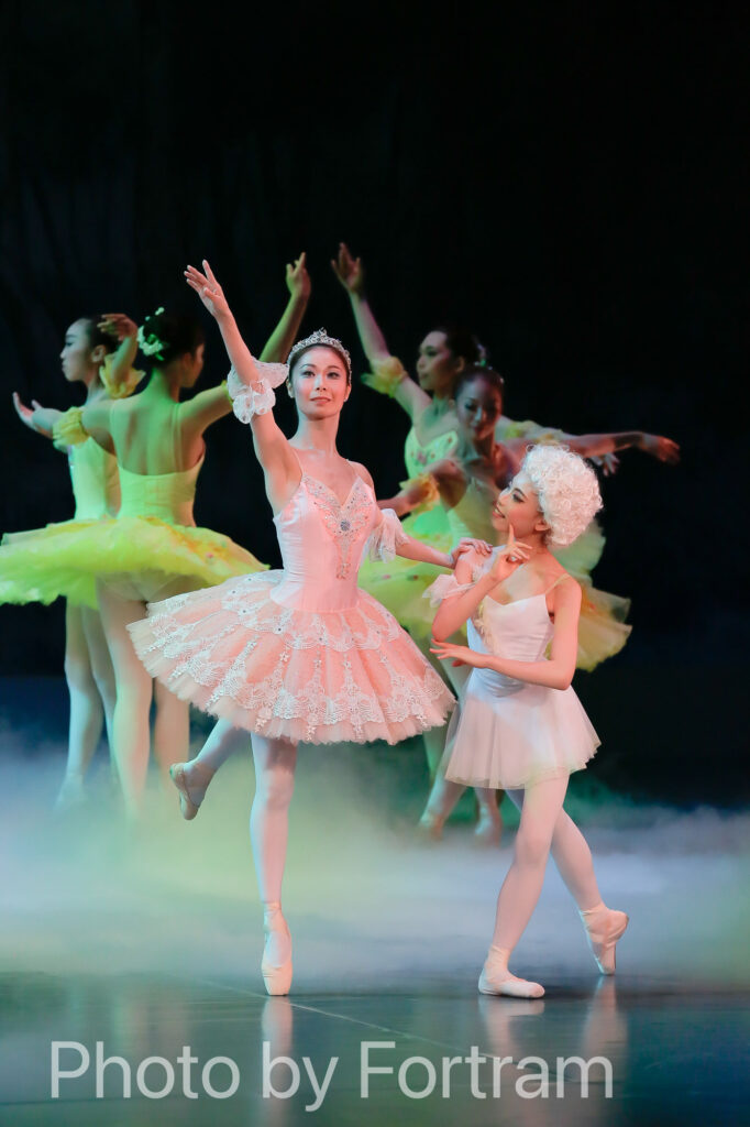 バレエ発表会でドン・キホーテの夢の場の舞台写真